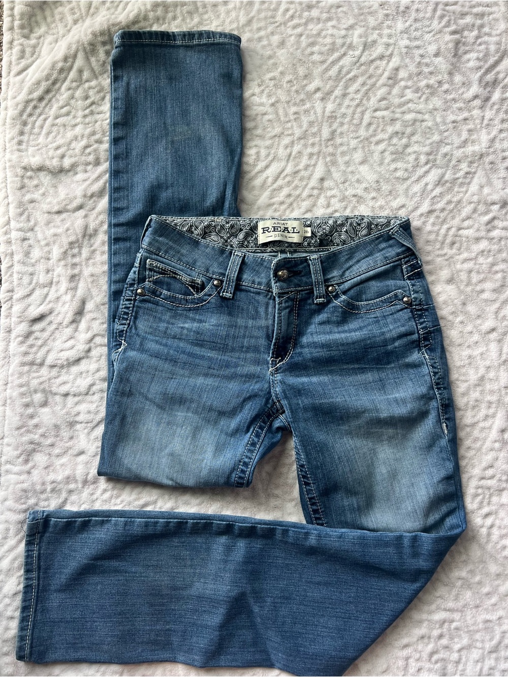 Ariat Women's Straight Leg Jeans in Mid Blue Wash | Size 28R